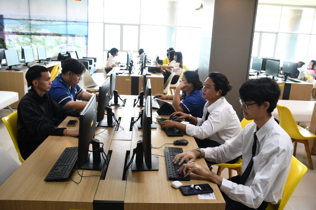 ห้องสมุด มทร.ธัญบุรี บริการ ชั้น 1